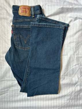 Levi's 550 Relaxed Boot Cut Jeans Size 4M